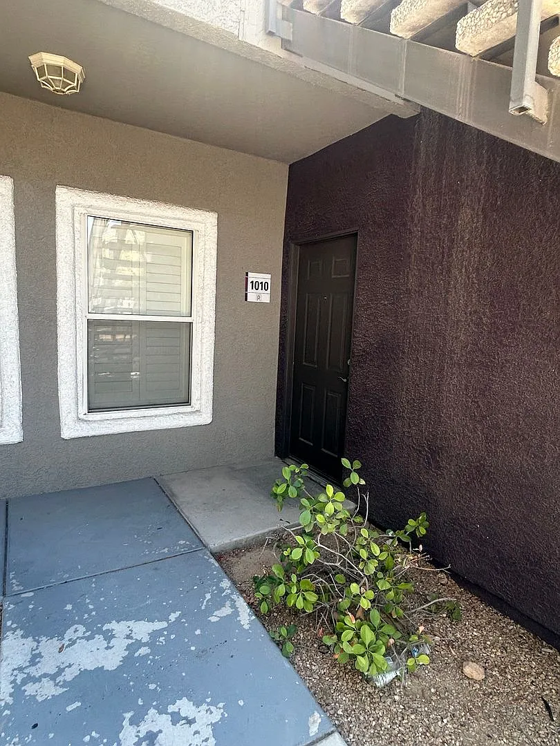 **Charming 2 Bdrm/2 Bath Remodeled Condo in Desirable SouthWest** — Photo 2