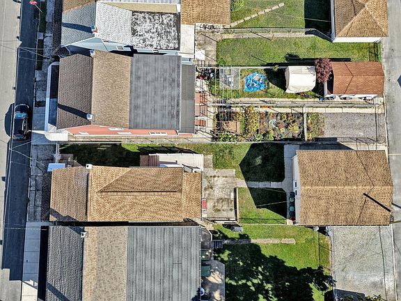 3rd image of 211 W Hazard St