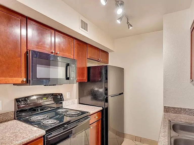 3357 N Country Club Rd #21 — Photo 8