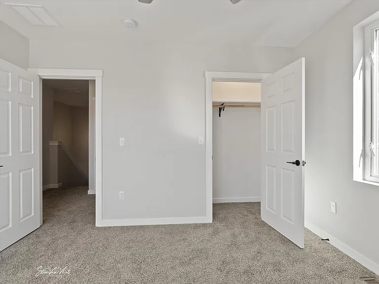 984 E Lander St — Photo 22