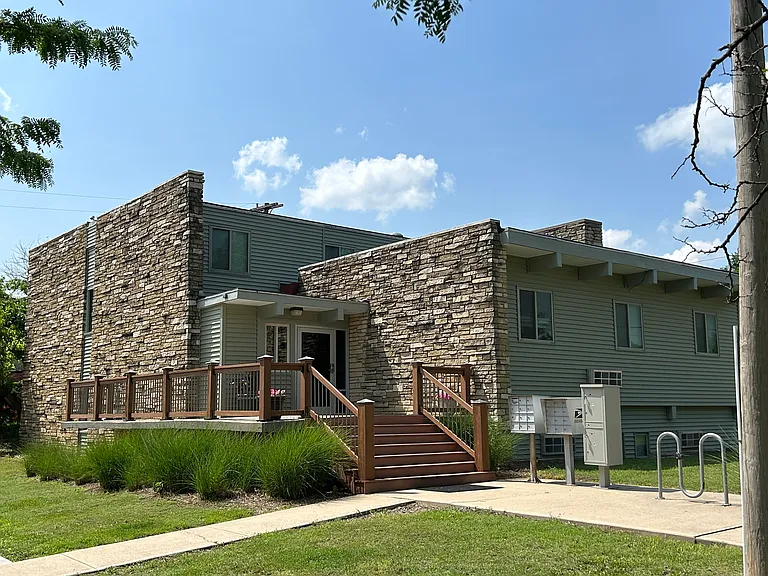 1215 Sylvan St #11 — Photo 4