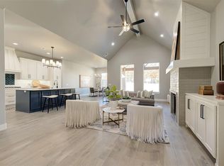 31 N Oaks Rd, Harrah, OK 73045