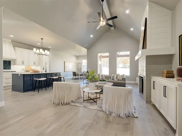 31 N Oaks Rd, Harrah, OK 73045