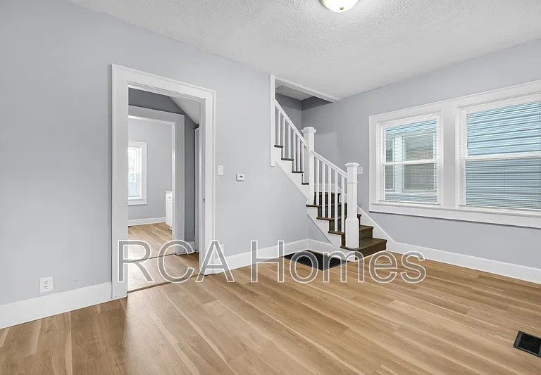 1113 N Oxford St — Photo 3