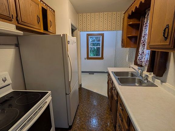 5th image of 504 12th St NE