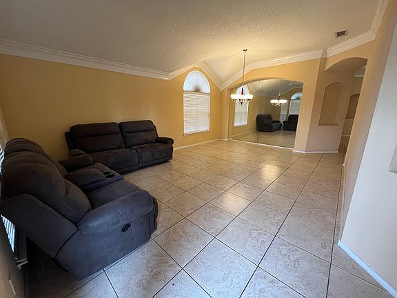 2nd image of 1120 Deer Valley Ln