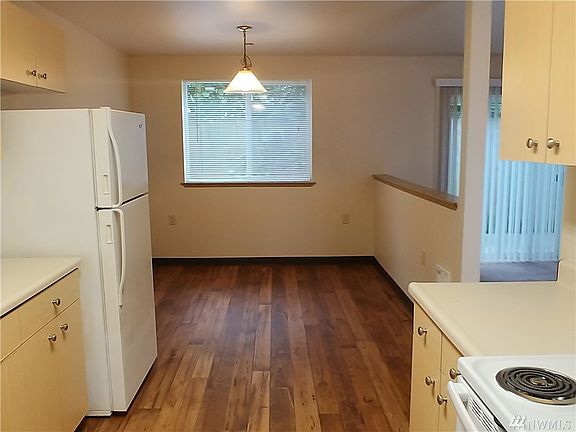 4th image of 8819 Pacific Ave