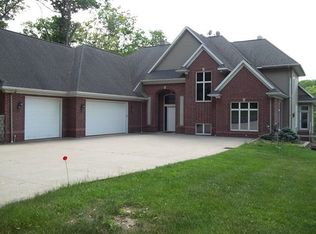 21518 262nd St, Delhi, IA 52223