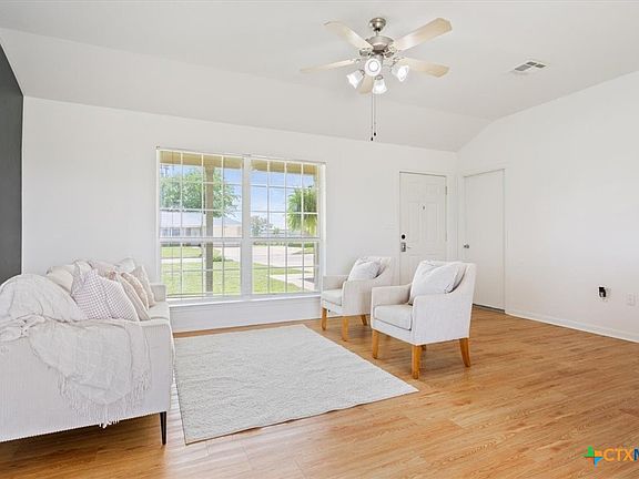 4th image of 606 Aikman Dr