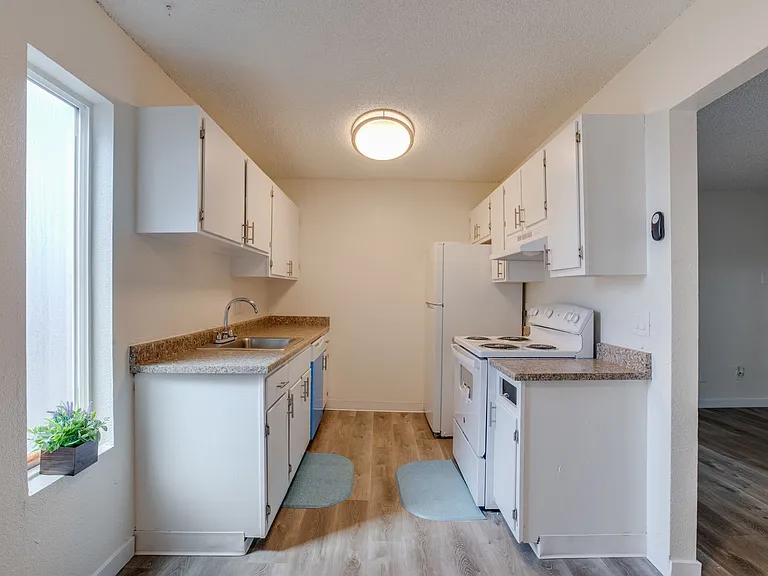PARK PLACE APARTMENTS - YOUR HOME IS HERE! - UP TO 6 WEEKS FREE! — Photo 12