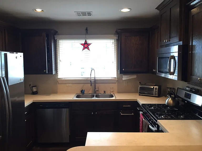 916 NW 25th St — Photo 6