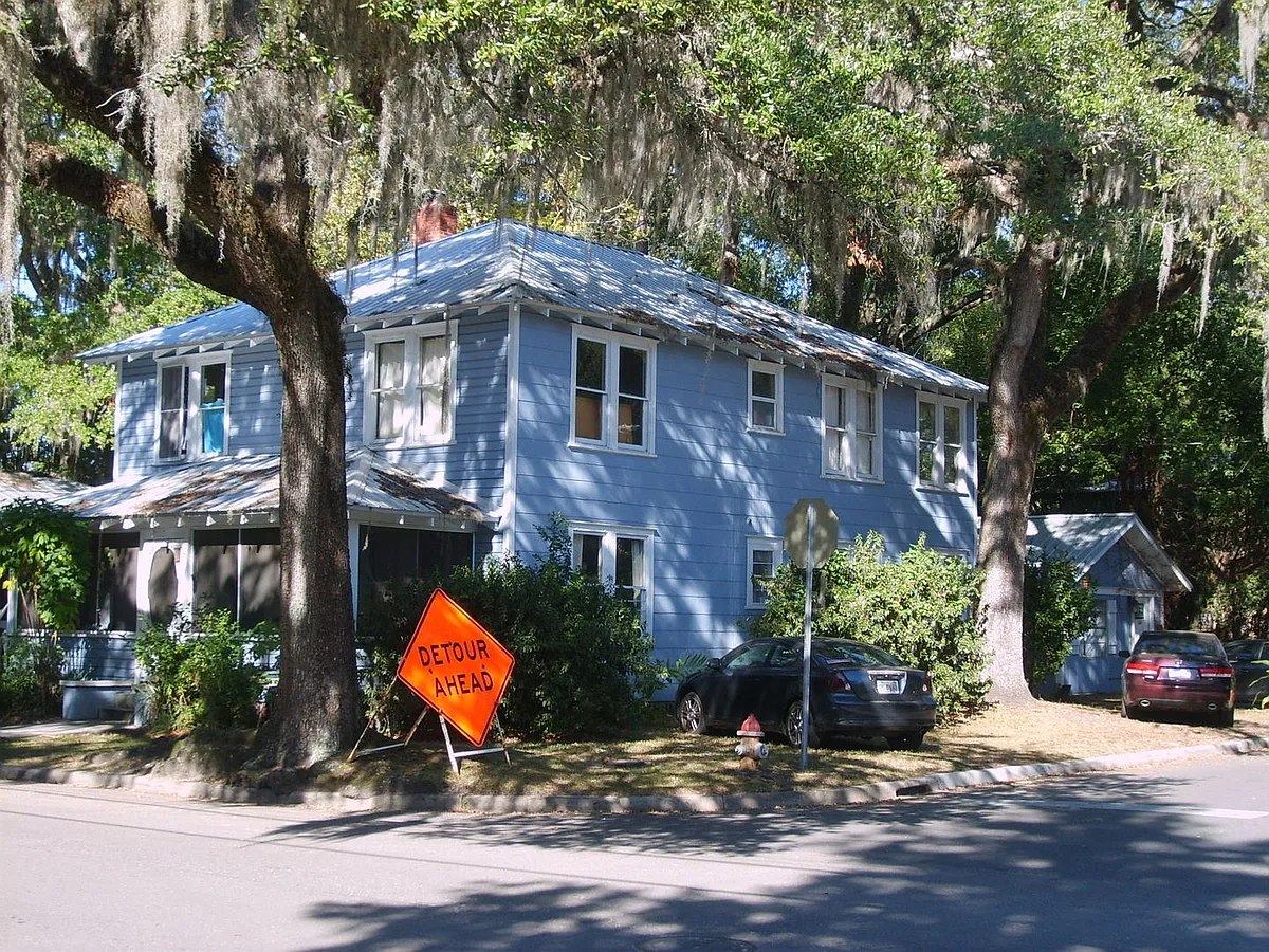Building Photo - 1102 NW 3rd Ave