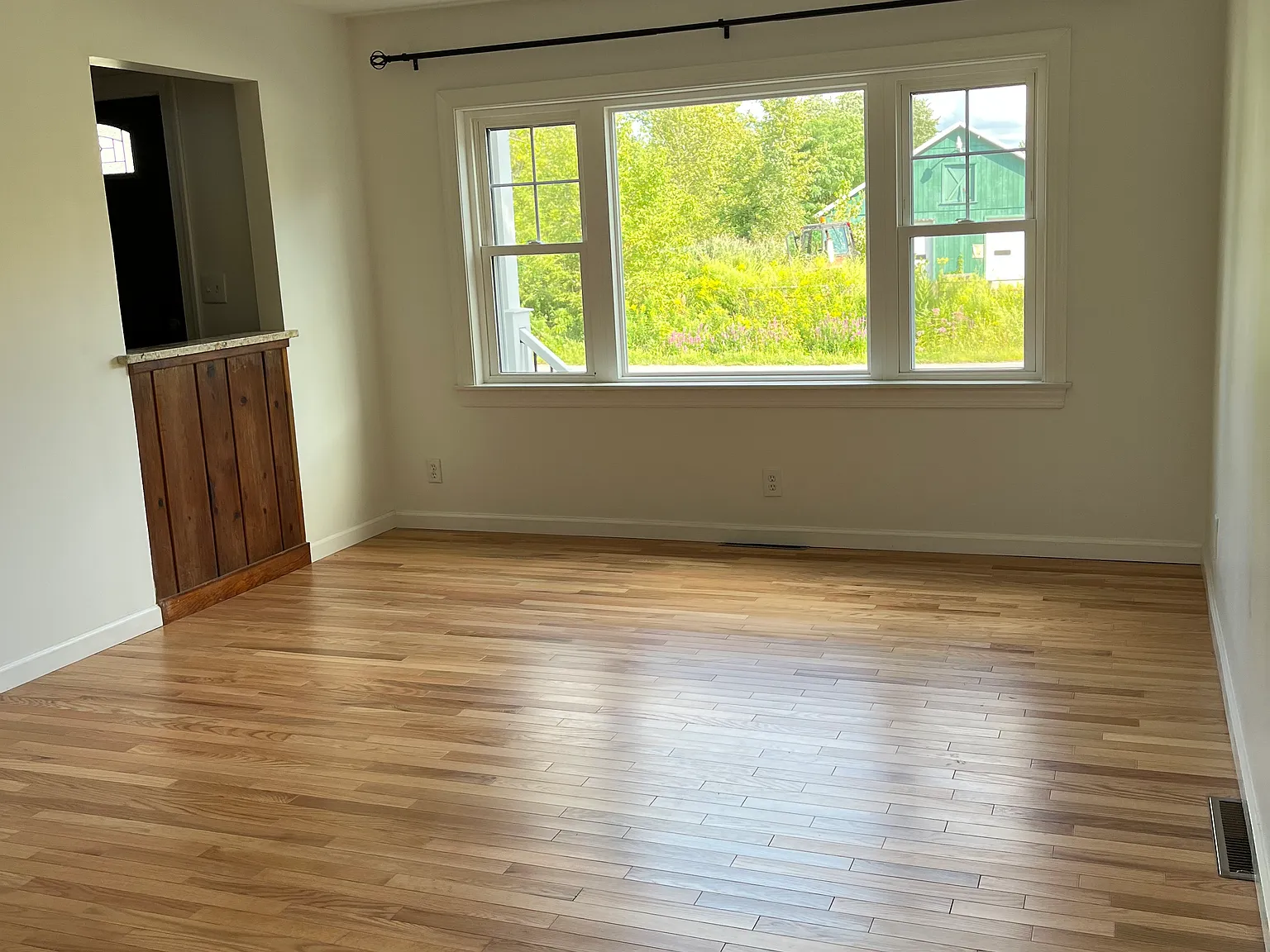 3 bed, 1600 sqft, $2,300 — Photo 2