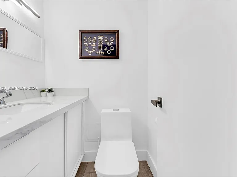 300 Bayview Dr #214 — Photo 14