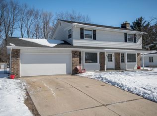1609 Chapman Dr, Waukesha, WI 53189