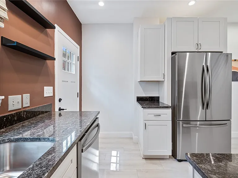 5140 Dresden Way — Photo 10