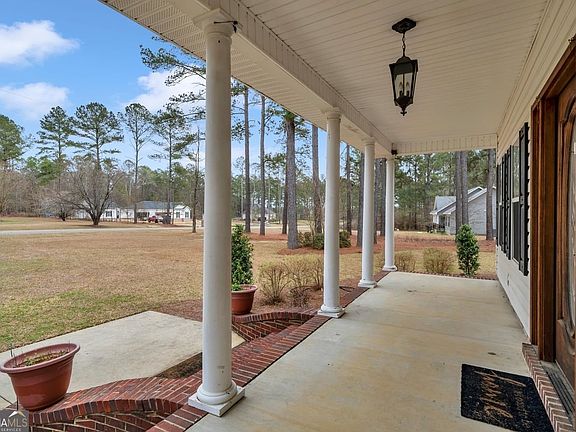 2nd image of 540 Pinegrove Dr