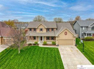 8008 S 92nd Avenue Cir, La Vista, NE 68128