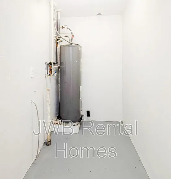7822 Dubois Dr — Photo 9