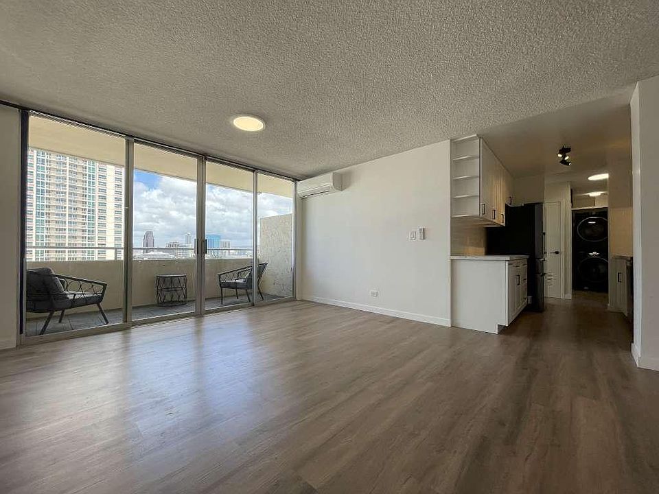 1st image of 920 Ward Ave APT 16E