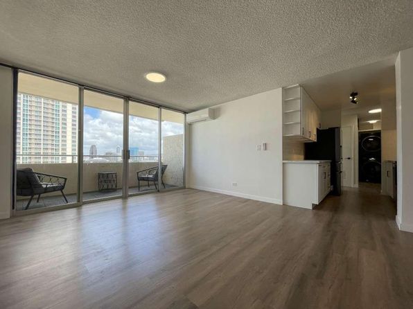 920 Ward Ave APT 16E