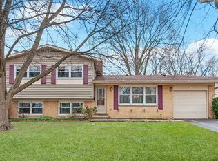 811 W Braeside Dr, Arlington Heights, IL 60004