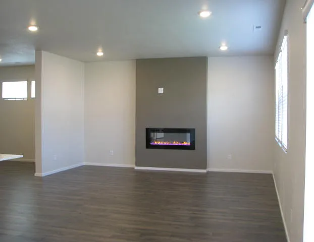 5 bed, 2.5 bath, 2399 sqft, $2,950 — Photo 4