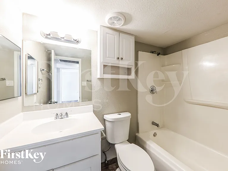 13857 N 48th Ave — Photo 11