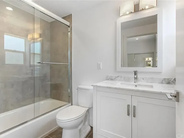 5008 Topanga Canyon Blvd — Photo 7