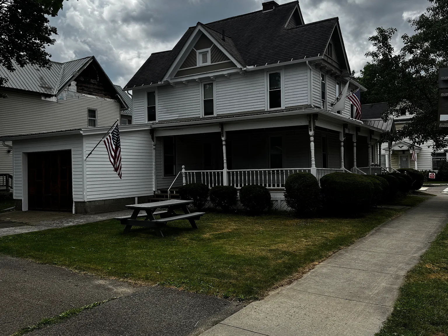 4 bed, 1.5 bath, 2110 sqft, $1,200 — Photo 1