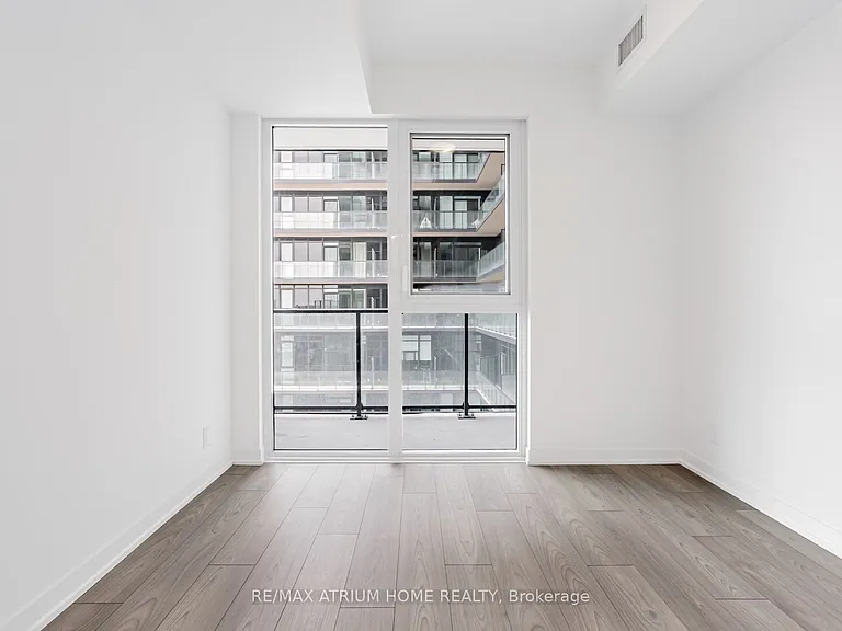 285 Dufferin St #827 — Photo 10