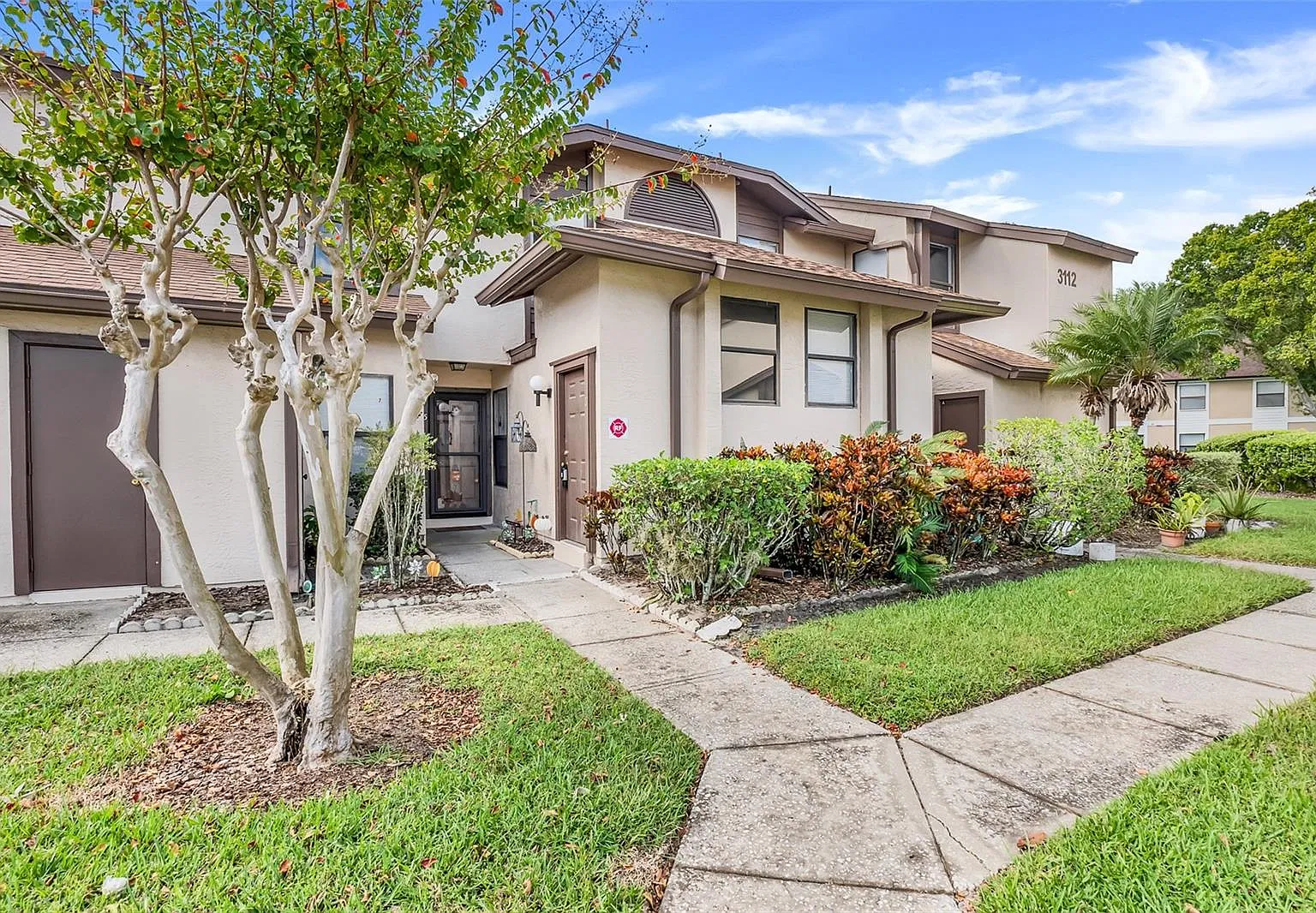 3 bed, 3.0 bath, 1182 sqft, $1,900 — Photo 1