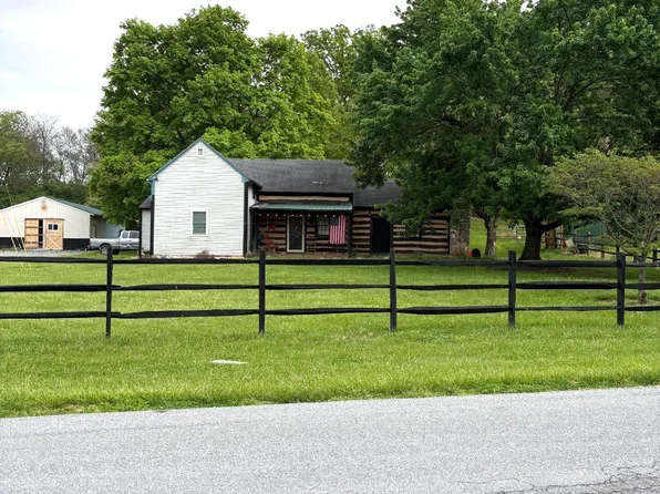 592 Willingham Rd, Charles Town, WV 25414