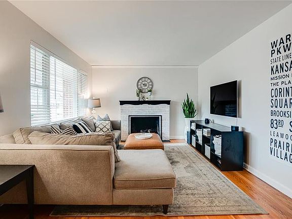 2nd image of 2524 W 75th Pl