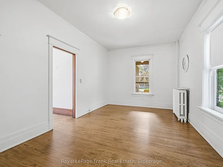 279 Kent St W — Photo 14