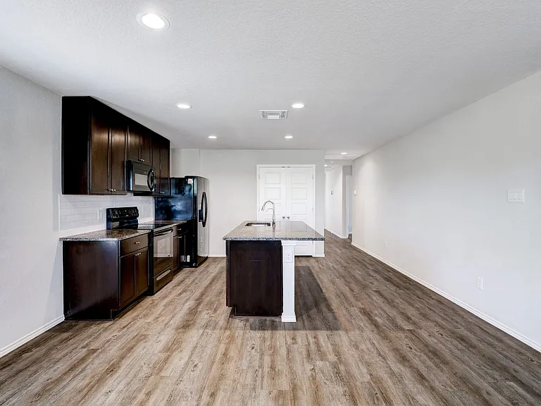 6023 Macdona Rdg — Photo 9