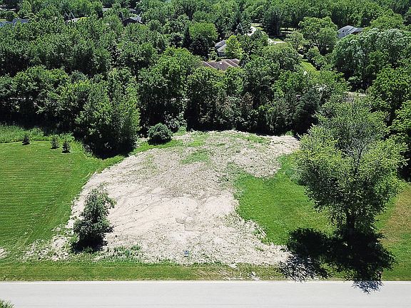 4th image of 1220 Georgias Way