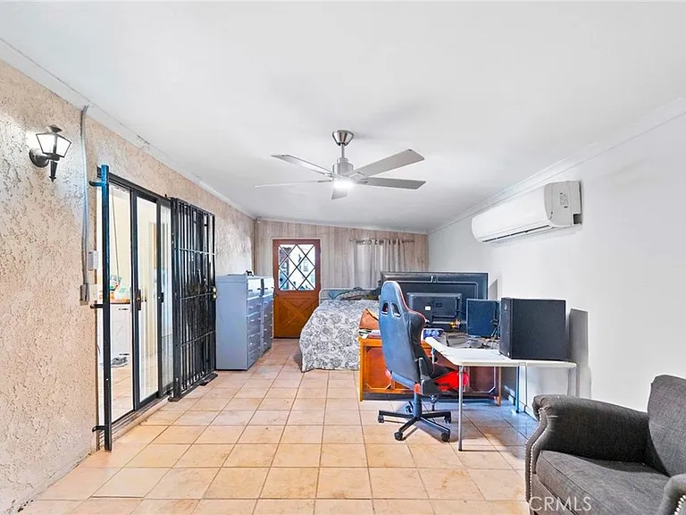 7371 Lyons Ave — Photo 3