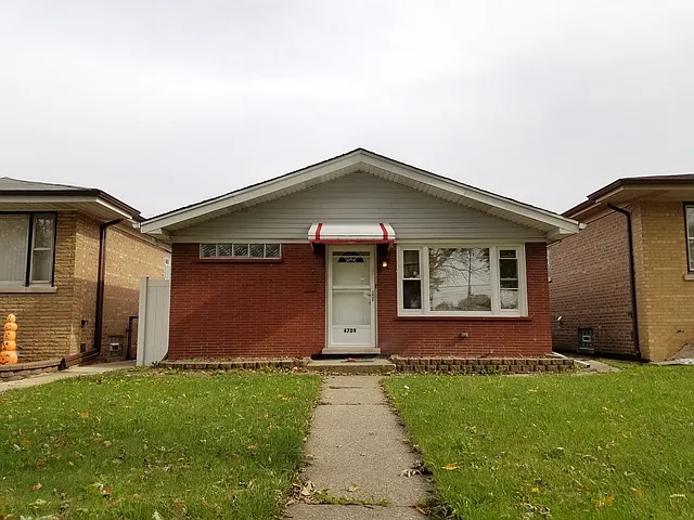 4709 S Lorel Ave photo 1