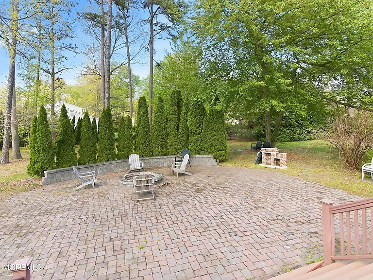 406 Burke Rd — Photo 27