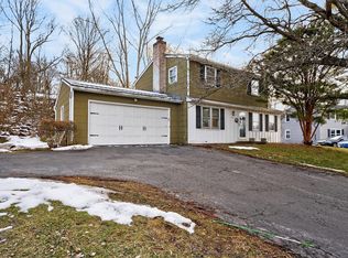 67 Williamsburg Dr, Fairport, NY 14450