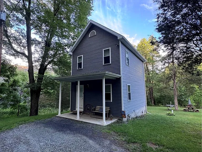 130 Hidden Spur Rd E — Photo 1