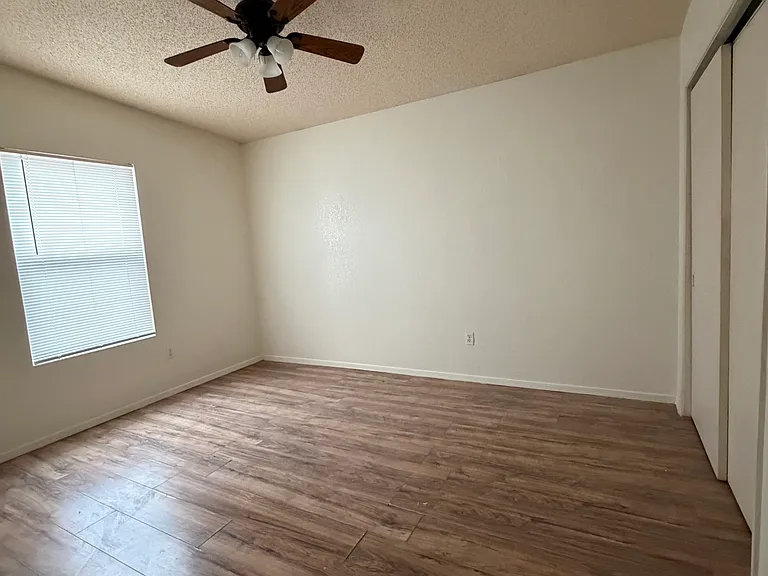 344 Bartlett Dr #E — Photo 27