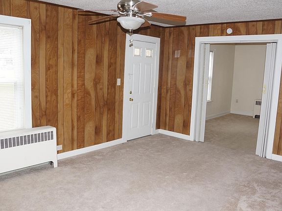 LR with adjacent den/computer/TV room or optional 2nd BR