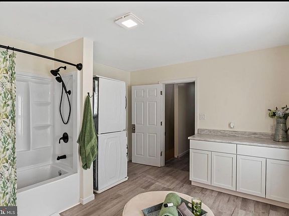 5th image of 404 Canal St #404