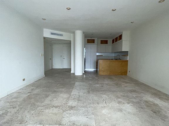 4th image of 2121 N Bayshore Dr APT 617