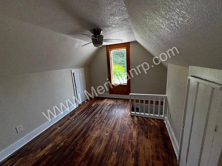 1323 Grant Ave — Photo 10
