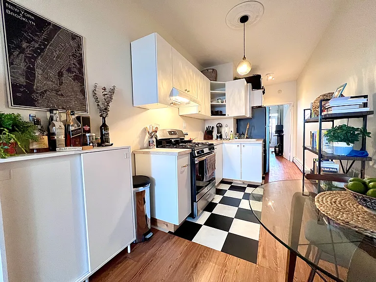 243 16th St #4R — Photo 6