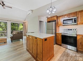 662 Locust Dr, Maggie Valley, NC 28751
