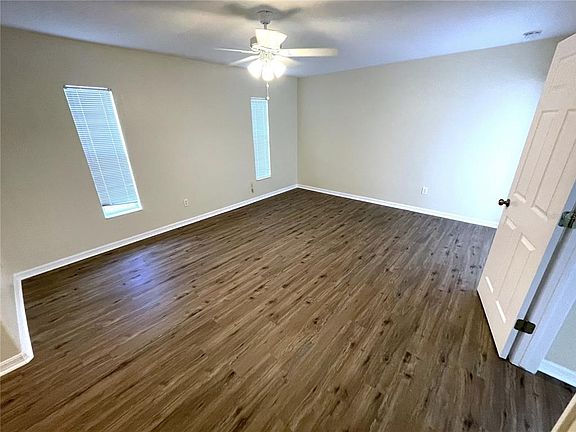 5th image of 2498 Margaret Ln